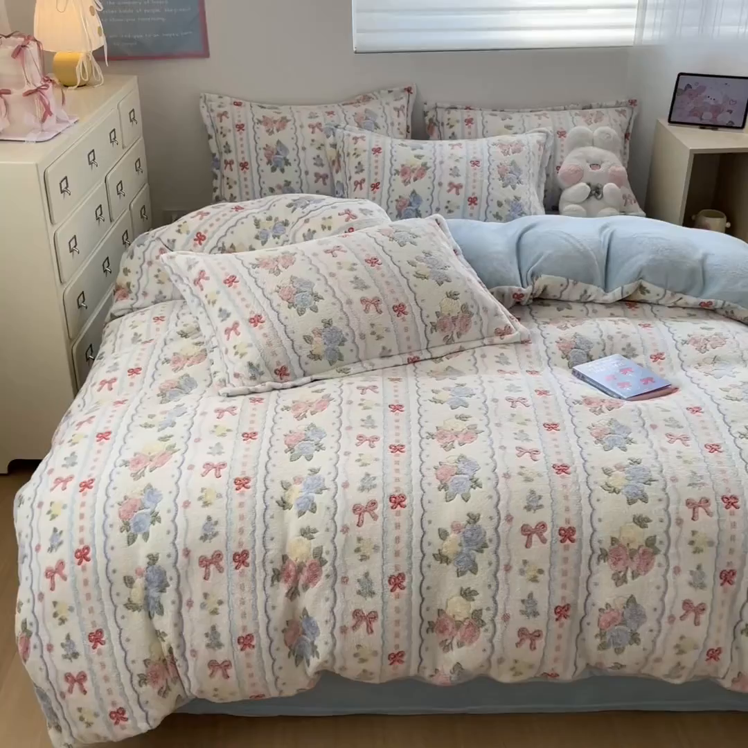 91家纺网 家纺一手货源 找家纺 川悦生活 2025新款立体雪花绒印花大床四件套系列二场景一 年华花念