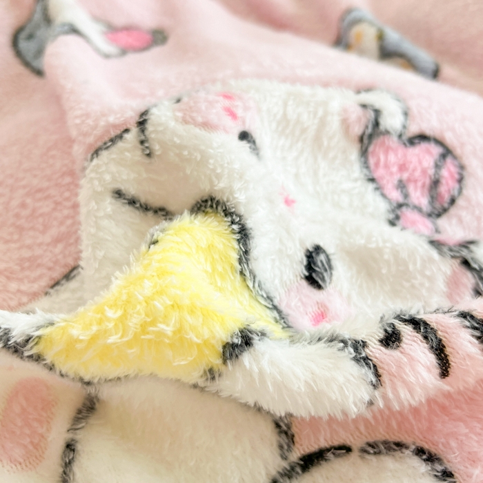 91家纺网 家纺一手货源 找家纺 川悦生活 2025新款立体雪花绒印花大床四件套系列二场景一 甜梦小猫