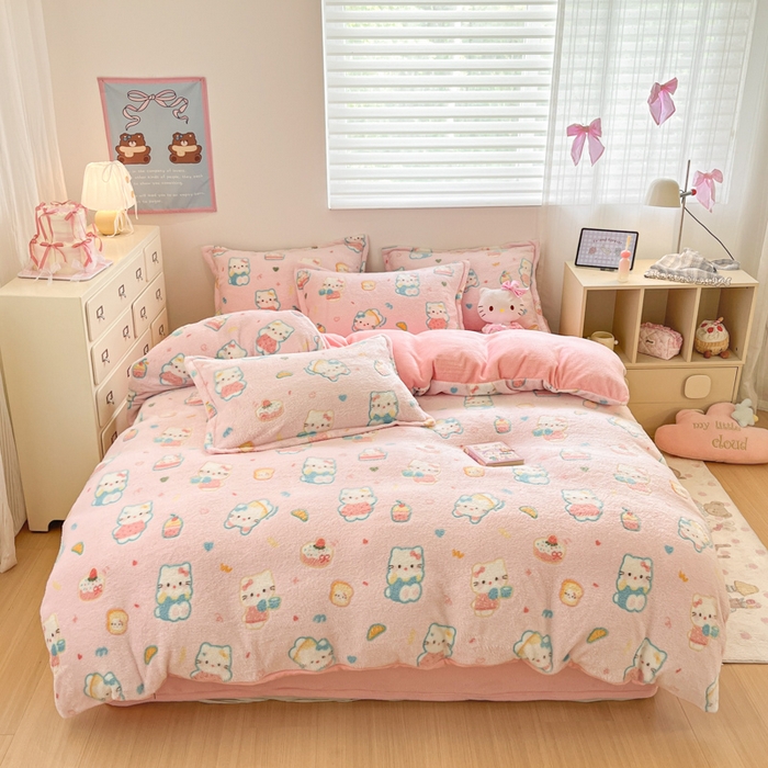 91家纺网 家纺一手货源 找家纺 川悦生活 2025新款立体雪花绒印花大床四件套系列二场景一 甜心喵喵