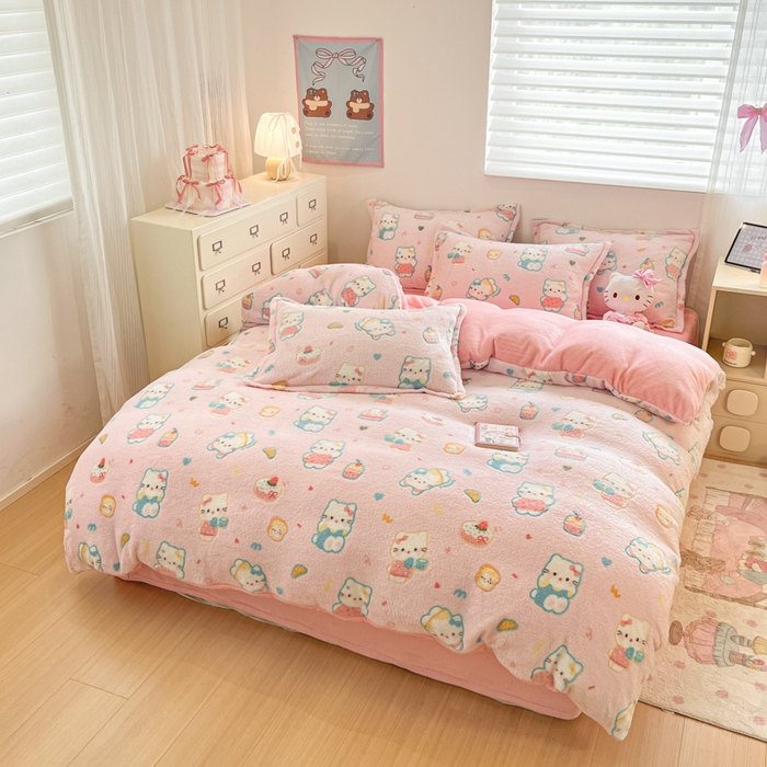 91家纺网 家纺一手货源 找家纺 川悦生活 2025新款立体雪花绒印花大床四件套系列二场景一 甜心喵喵