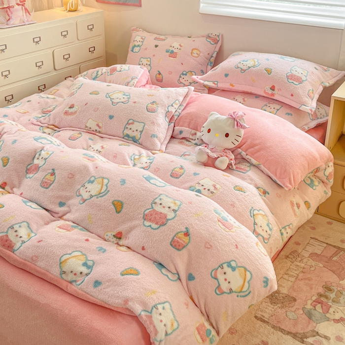 91家纺网 家纺一手货源 找家纺 川悦生活 2025新款立体雪花绒印花大床四件套系列二场景一 甜心喵喵