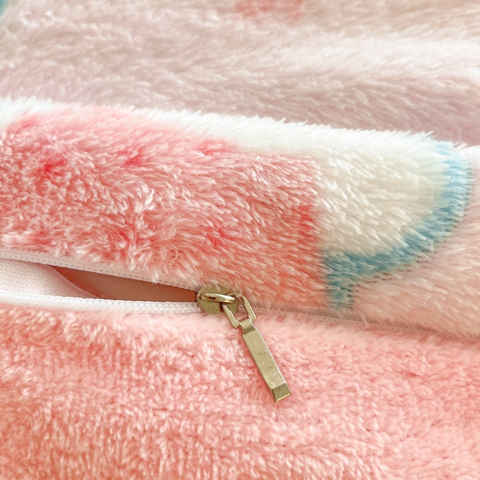 91家纺网 家纺一手货源 找家纺 川悦生活 2025新款立体雪花绒印花大床四件套系列二场景一 甜心喵喵