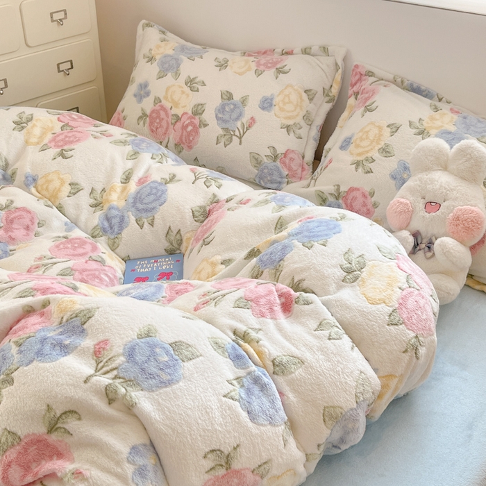 91家纺网 家纺一手货源 找家纺 川悦生活 2025新款立体雪花绒印花大床四件套系列二场景一 西柚花花