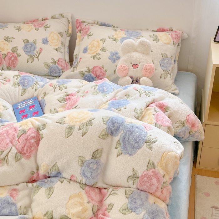 91家纺网 家纺一手货源 找家纺 川悦生活 2025新款立体雪花绒印花大床四件套系列二场景一 西柚花花