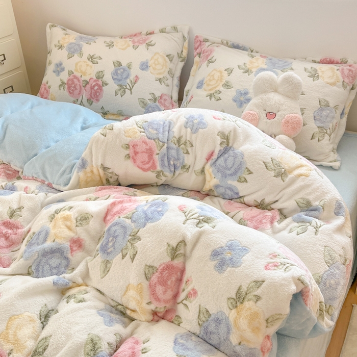 91家纺网 家纺一手货源 找家纺 川悦生活 2025新款立体雪花绒印花大床四件套系列二场景一 西柚花花