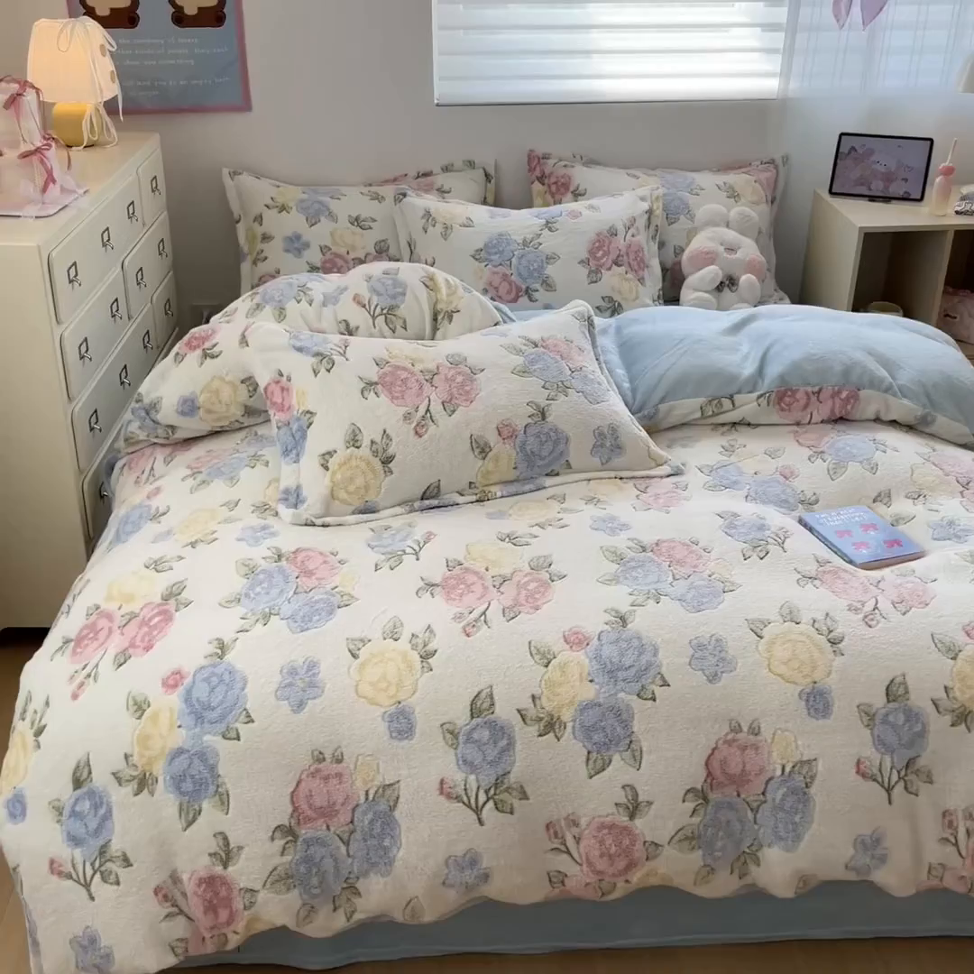 91家纺网 家纺一手货源 找家纺 川悦生活 2025新款立体雪花绒印花大床四件套系列二场景一 西柚花花