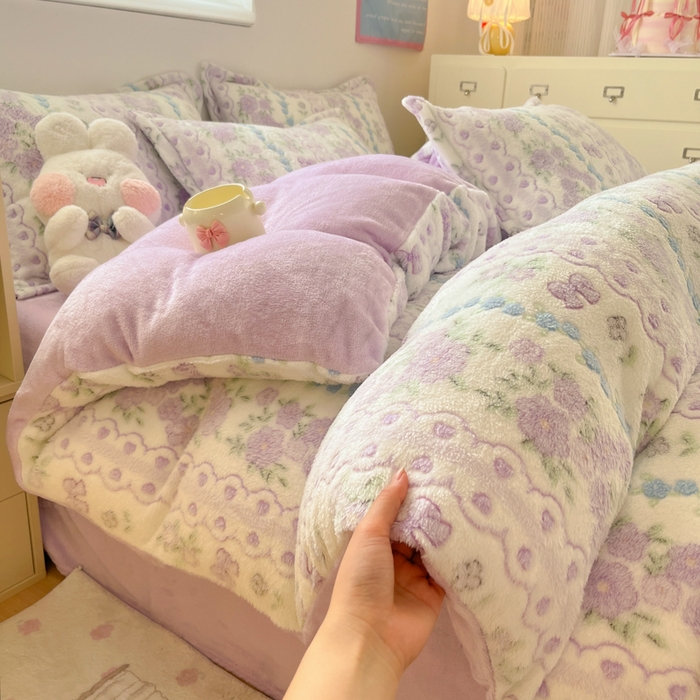 91家纺网 家纺一手货源 找家纺 川悦生活 2025新款立体雪花绒印花大床四件套系列二场景一 香芋花田