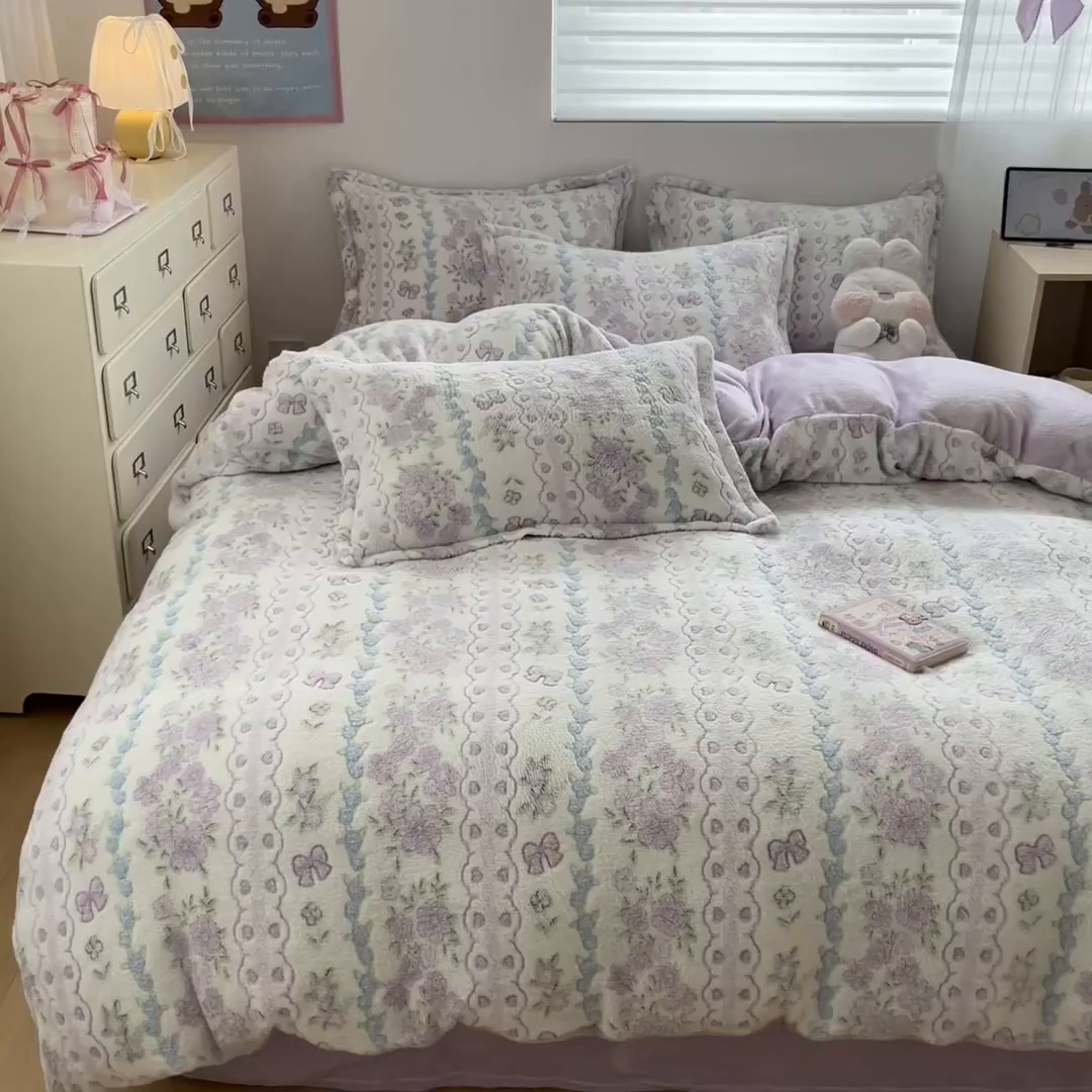 91家纺网 家纺一手货源 找家纺 川悦生活 2025新款立体雪花绒印花大床四件套系列二场景一 香芋花田