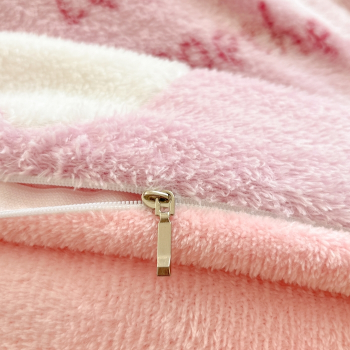 91家纺网 家纺一手货源 找家纺 川悦生活 2025新款立体雪花绒印花大床四件套系列二场景一 心心物语