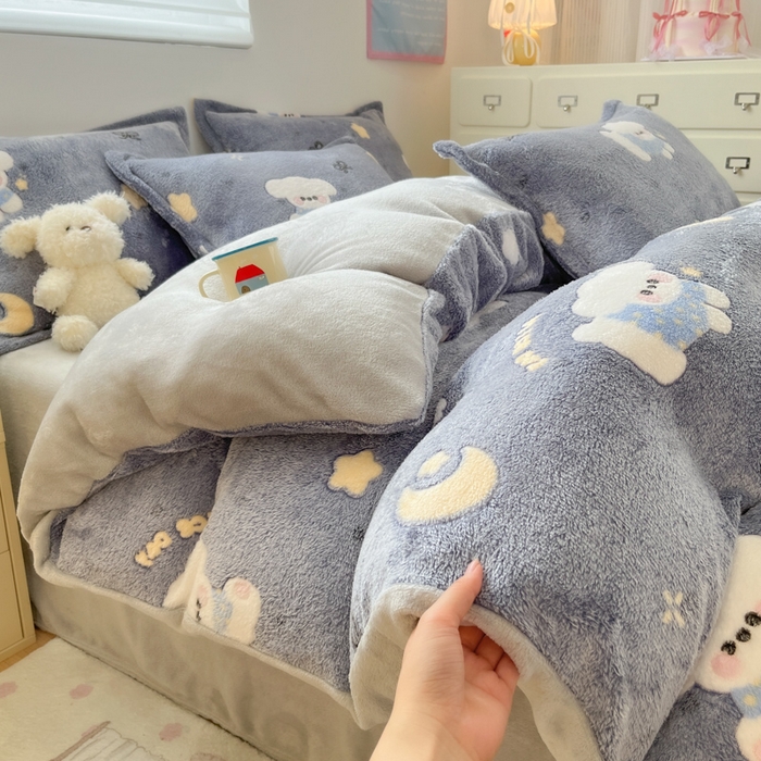 91家纺网 家纺一手货源 找家纺 川悦生活 2025新款立体雪花绒印花大床四件套系列二场景一 星月小狗-灰