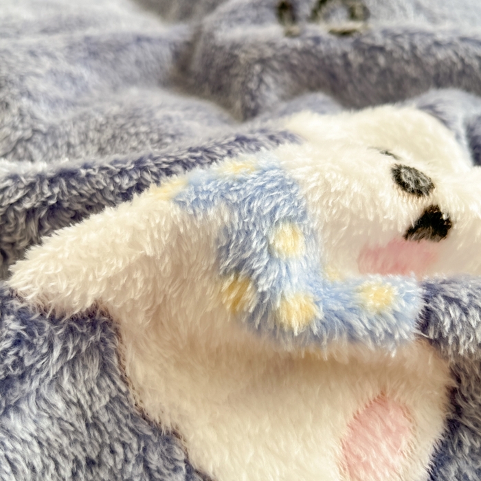 91家纺网 家纺一手货源 找家纺 川悦生活 2025新款立体雪花绒印花大床四件套系列二场景一 星月小狗-灰