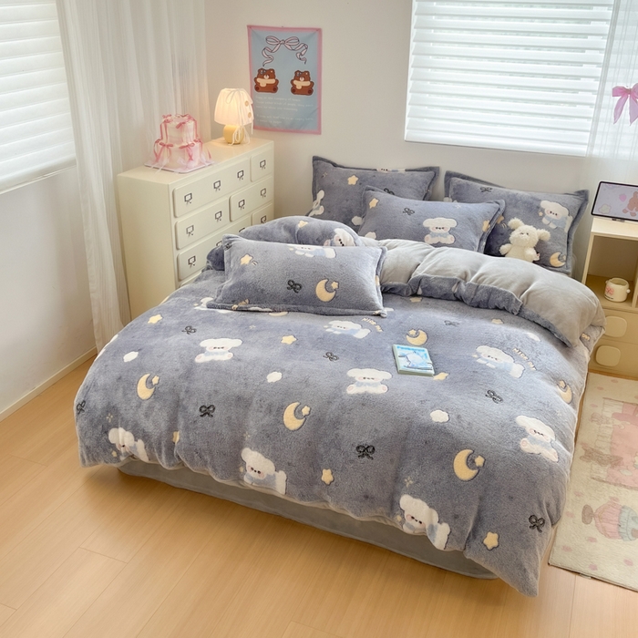 91家纺网 家纺一手货源 找家纺 川悦生活 2025新款立体雪花绒印花大床四件套系列二场景一 星月小狗-灰