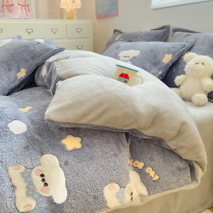 91家纺网 家纺一手货源 找家纺 川悦生活 2025新款立体雪花绒印花大床四件套系列二场景一 星月小狗-灰