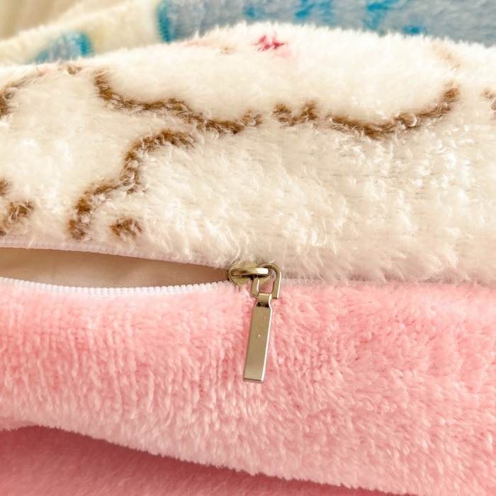 91家纺网 家纺一手货源 找家纺 川悦生活 2025新款立体雪花绒印花大床四件套系列二场景一 幸福奶旺