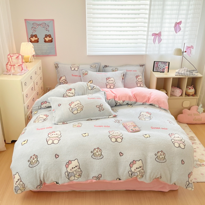 91家纺网 家纺一手货源 找家纺 川悦生活 2025新款立体雪花绒印花大床四件套系列二场景一 幸运小咪