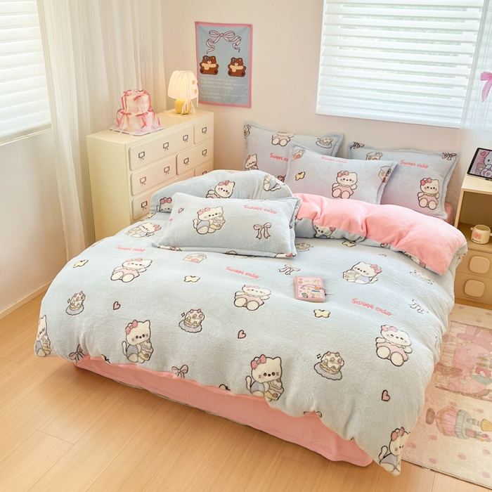 91家纺网 家纺一手货源 找家纺 川悦生活 2025新款立体雪花绒印花大床四件套系列二场景一 幸运小咪