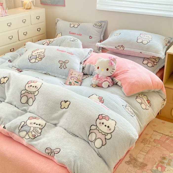 91家纺网 家纺一手货源 找家纺 川悦生活 2025新款立体雪花绒印花大床四件套系列二场景一 幸运小咪