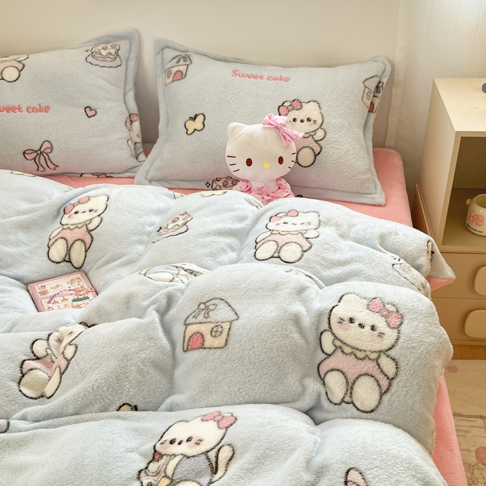 91家纺网 家纺一手货源 找家纺 川悦生活 2025新款立体雪花绒印花大床四件套系列二场景一 幸运小咪