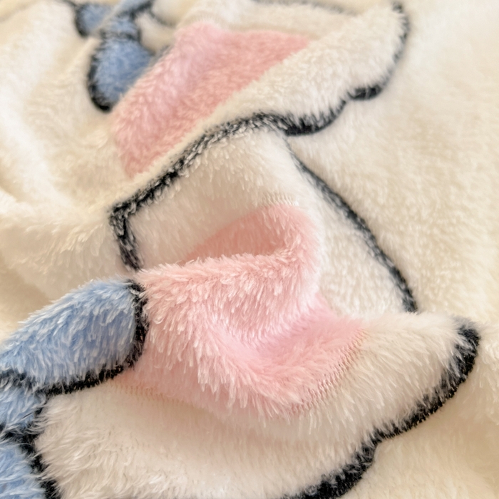 91家纺网 家纺一手货源 找家纺 川悦生活 2025新款立体雪花绒印花大床四件套系列二场景一 樱桃小兔