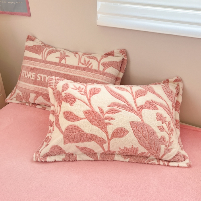 91家纺网 家纺一手货源 找家纺 川悦生活 2025新款立体雪花绒印花大床四件套系列二场景一 月桂-粉