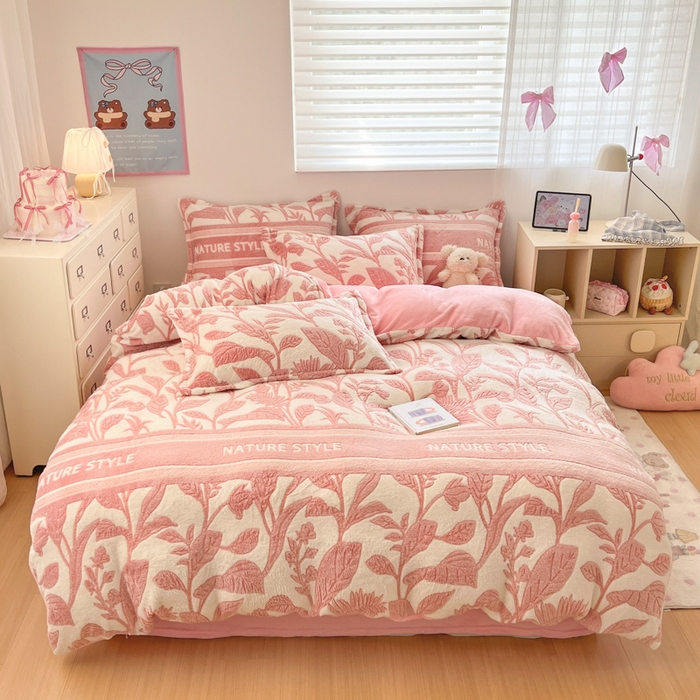 91家纺网 家纺一手货源 找家纺 川悦生活 2025新款立体雪花绒印花大床四件套系列二场景一 月桂-粉