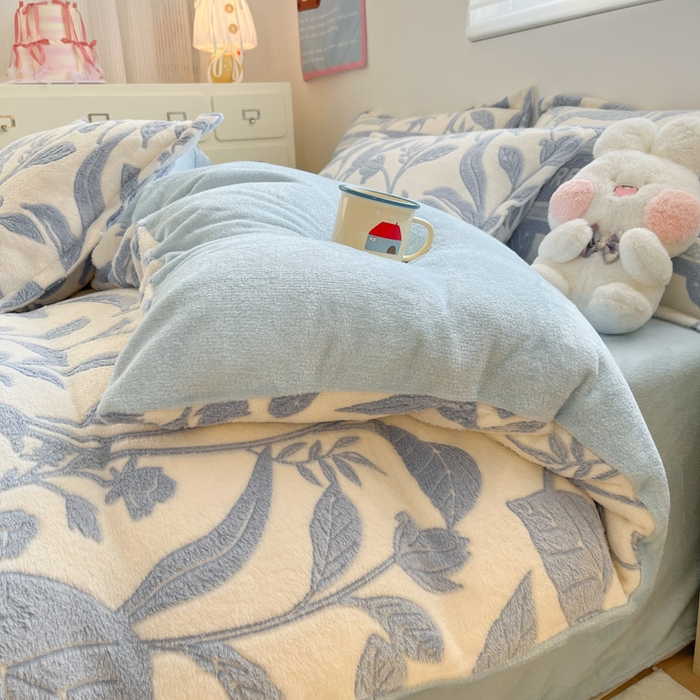 91家纺网 家纺一手货源 找家纺 川悦生活 2025新款立体雪花绒印花大床四件套系列二场景一 月桂-蓝