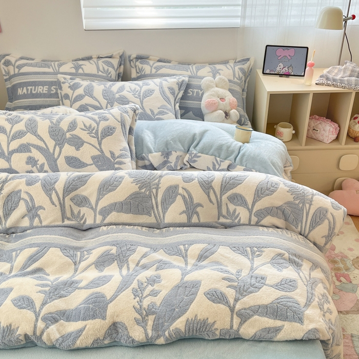 91家纺网 家纺一手货源 找家纺 川悦生活 2025新款立体雪花绒印花大床四件套系列二场景一 月桂-蓝