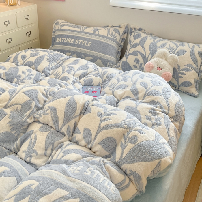 91家纺网 家纺一手货源 找家纺 川悦生活 2025新款立体雪花绒印花大床四件套系列二场景一 月桂-蓝