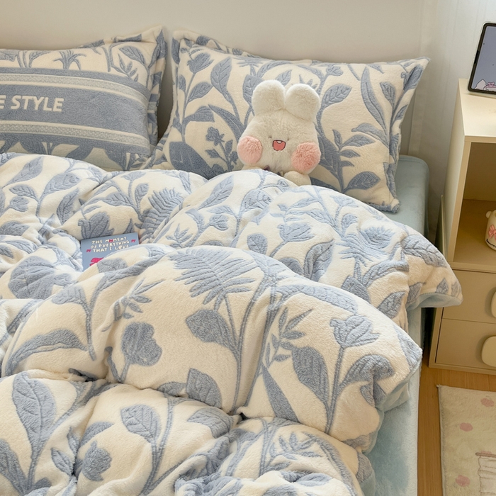 91家纺网 家纺一手货源 找家纺 川悦生活 2025新款立体雪花绒印花大床四件套系列二场景一 月桂-蓝