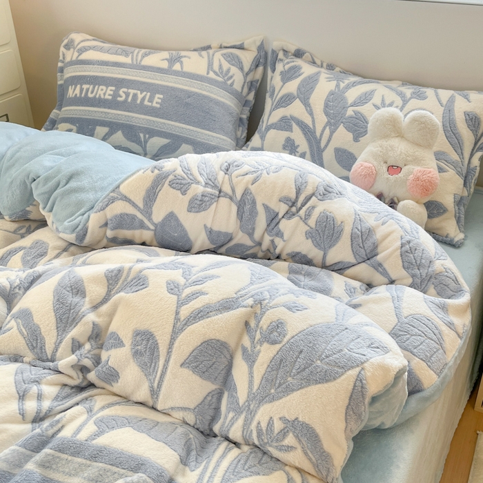 91家纺网 家纺一手货源 找家纺 川悦生活 2025新款立体雪花绒印花大床四件套系列二场景一 月桂-蓝