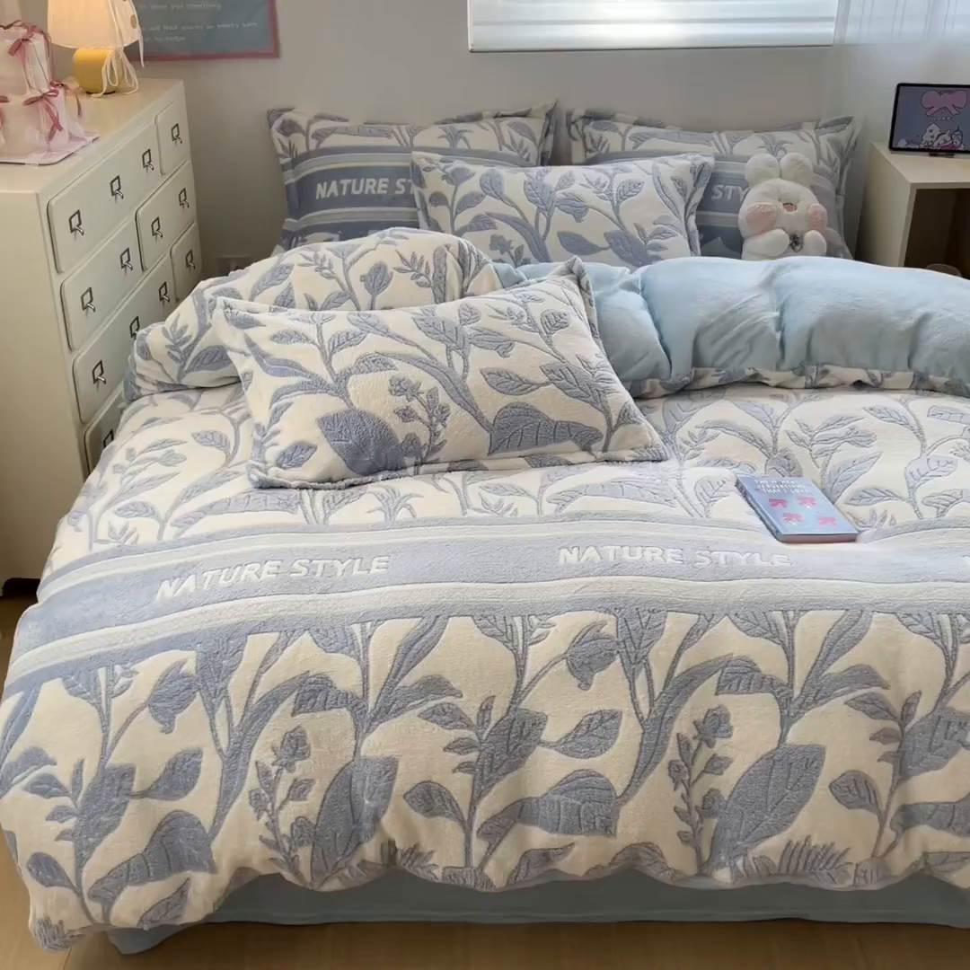 91家纺网 家纺一手货源 找家纺 川悦生活 2025新款立体雪花绒印花大床四件套系列二场景一 月桂-蓝