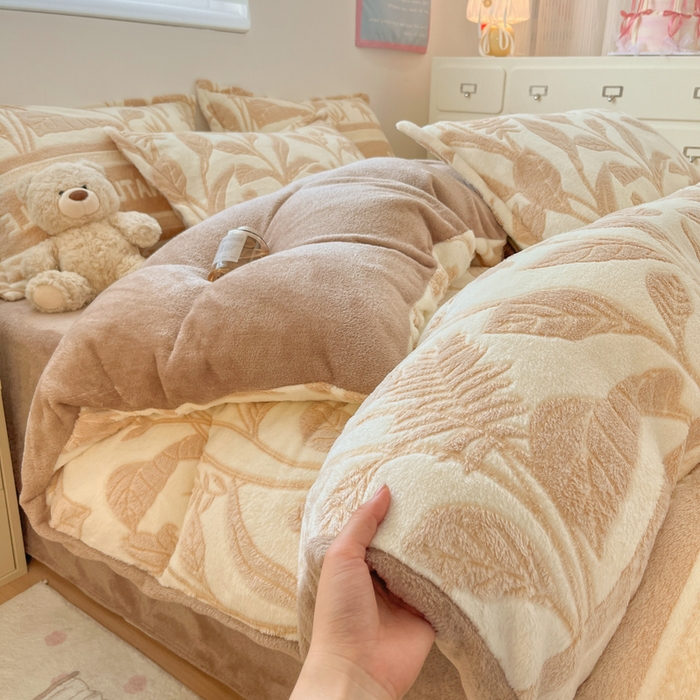 91家纺网 家纺一手货源 找家纺 川悦生活 2025新款立体雪花绒印花大床四件套系列二场景一 月桂-浅咖