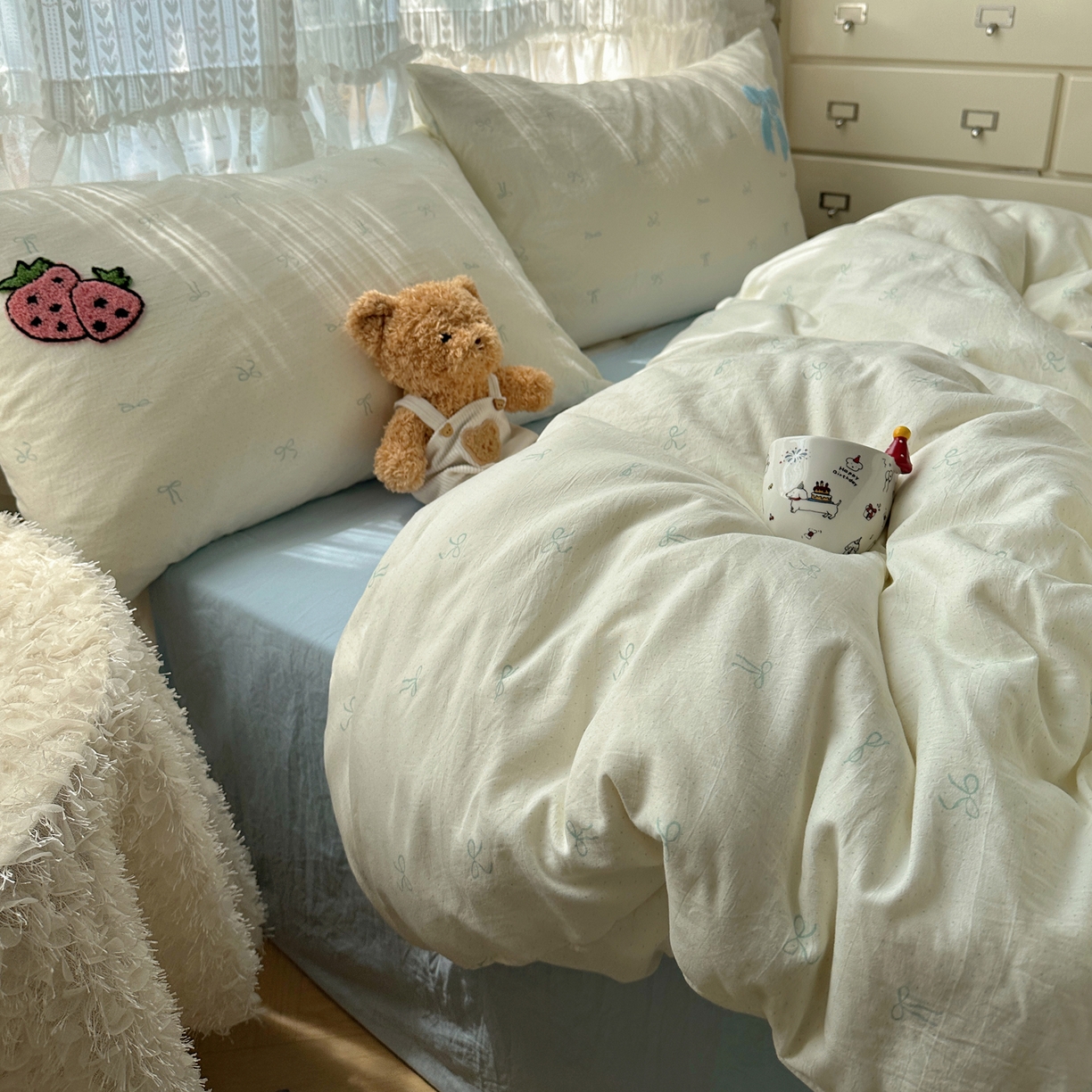 91家纺网 家纺一手货源 找家纺 盼季家纺 2025年A类毛巾绣水洗棉床上用品四件套学生宿舍床单被套三件套（含买家秀） 毛巾绣-打喷嚏的bear