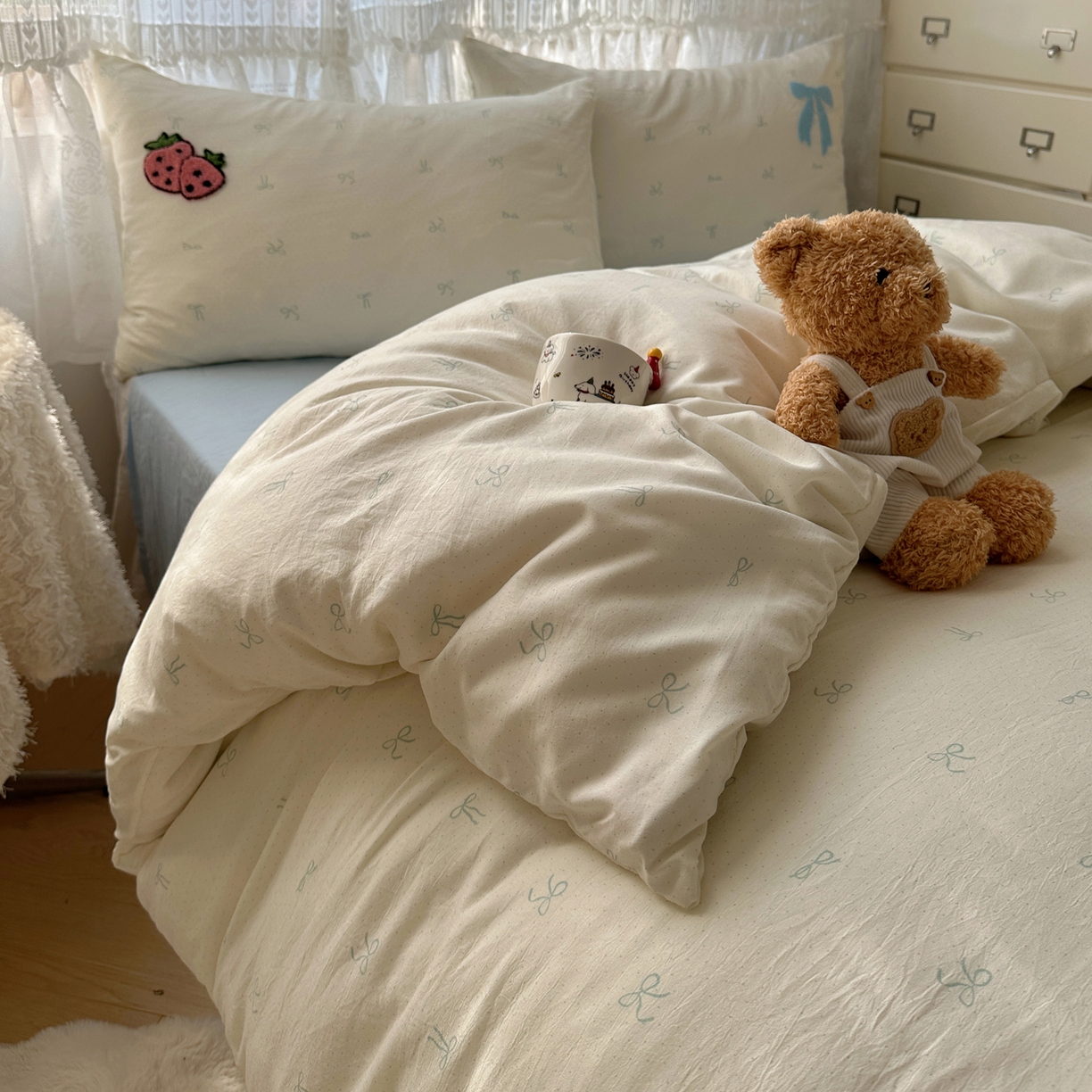 91家纺网 家纺一手货源 找家纺 盼季家纺 2025年A类毛巾绣水洗棉床上用品四件套学生宿舍床单被套三件套（含买家秀） 毛巾绣-打喷嚏的bear