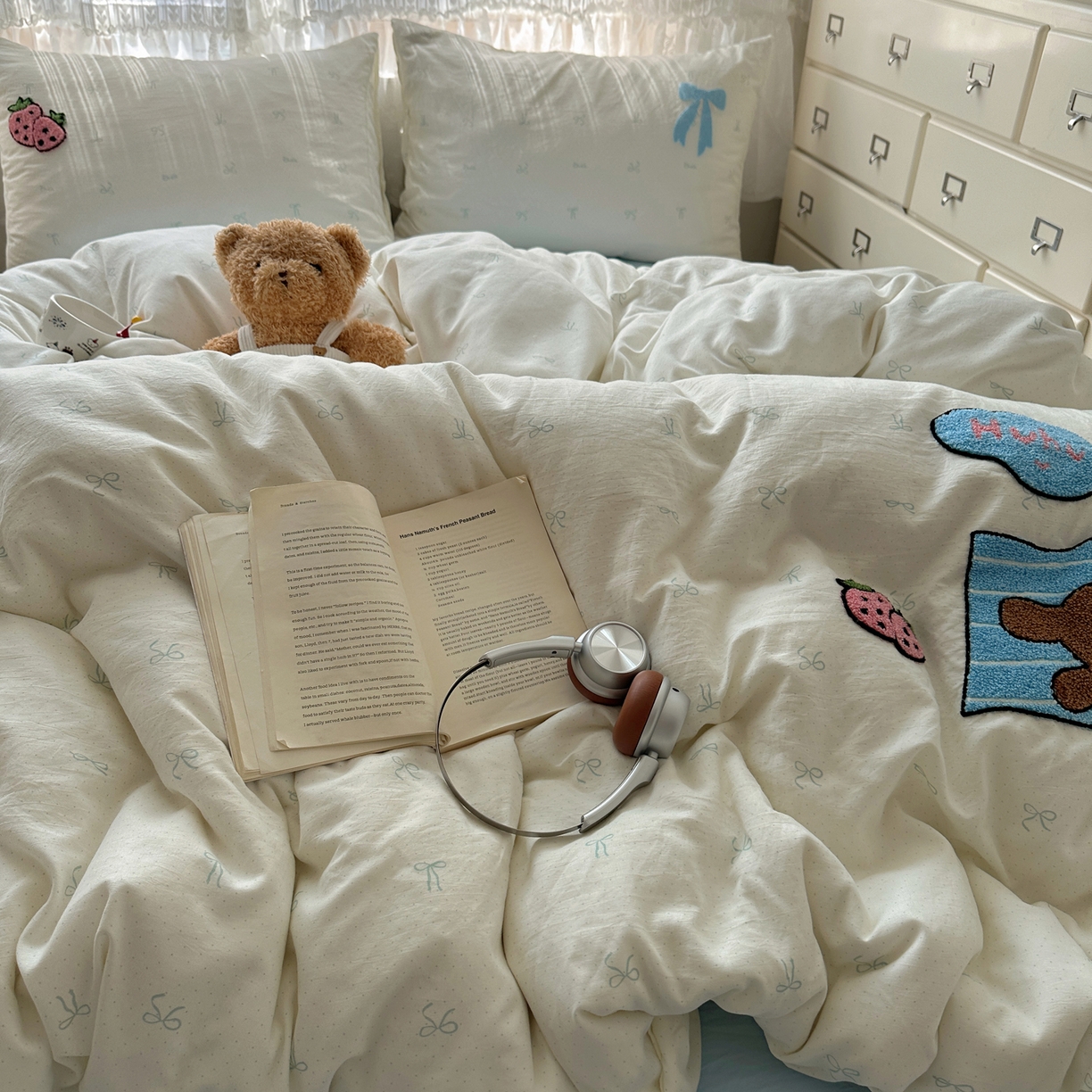 91家纺网 家纺一手货源 找家纺 盼季家纺 2025年A类毛巾绣水洗棉床上用品四件套学生宿舍床单被套三件套（含买家秀） 毛巾绣-打喷嚏的bear