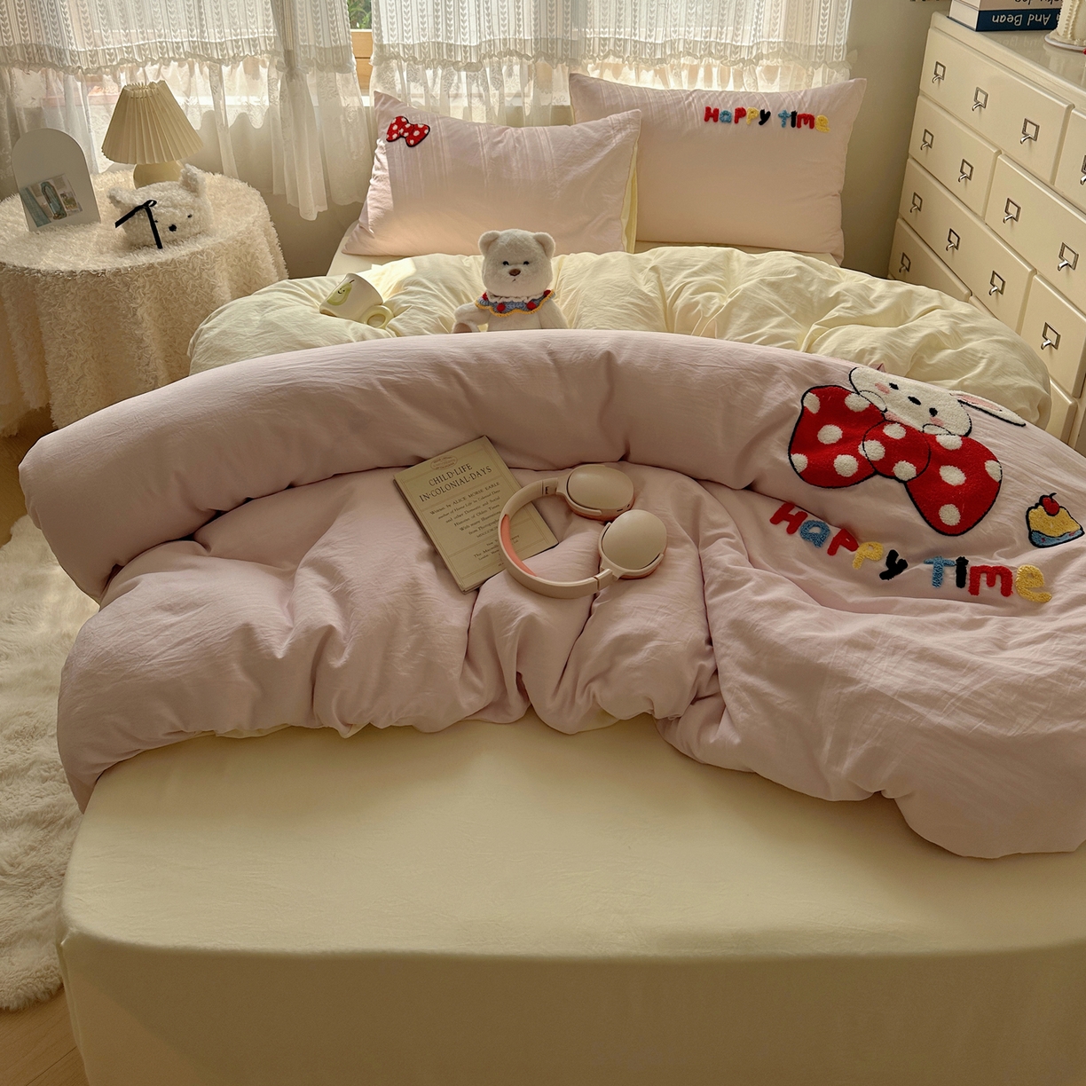 91家纺网 家纺一手货源 找家纺 盼季家纺 2025年A类毛巾绣水洗棉床上用品四件套学生宿舍床单被套三件套（含买家秀） 毛巾绣-小兔蝴蝶结