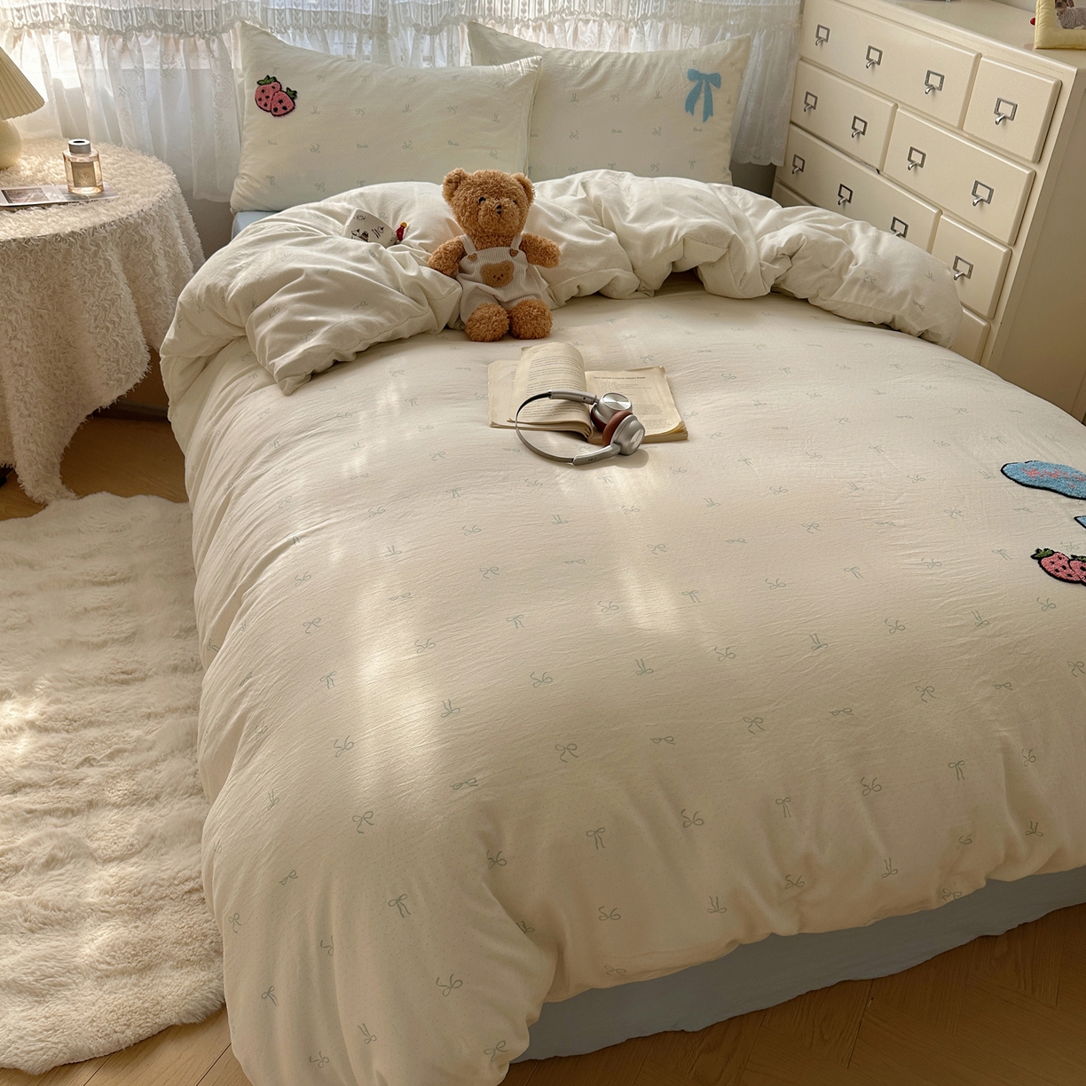 91家纺网 家纺一手货源 找家纺 盼季家纺 2025年A类毛巾绣水洗棉床上用品四件套学生宿舍床单被套三件套（含买家秀） 毛巾绣-打喷嚏的bear