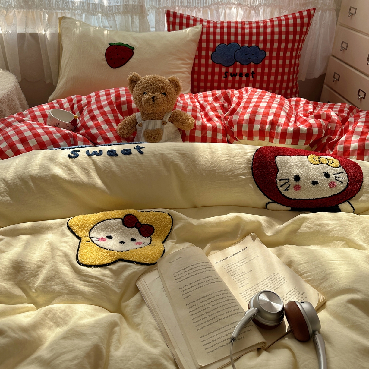 91家纺网 家纺一手货源 找家纺 盼季家纺 2025年A类毛巾绣水洗棉床上用品四件套学生宿舍床单被套三件套（含买家秀） 毛巾绣-红格子kk猫