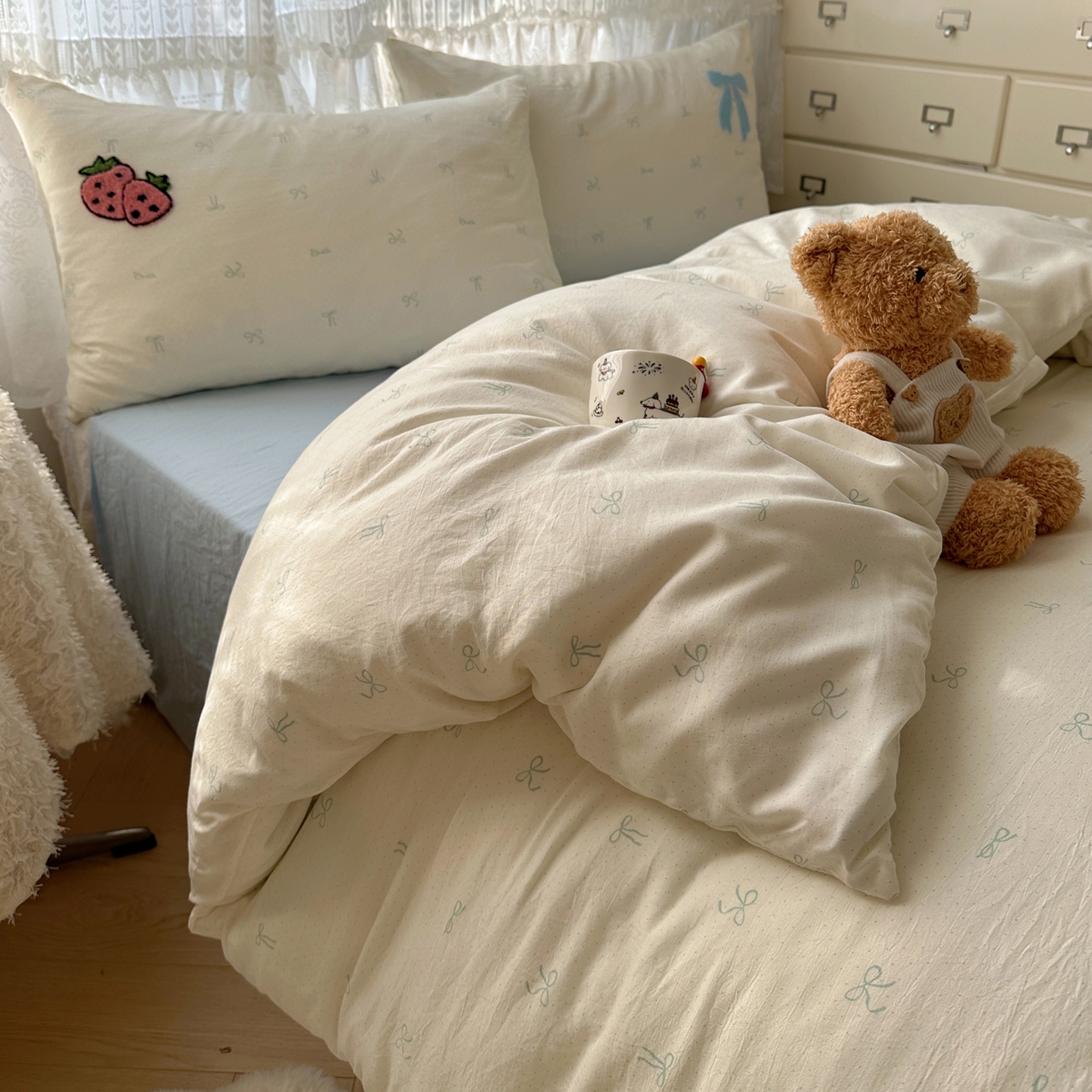 91家纺网 家纺一手货源 找家纺 盼季家纺 2025年A类毛巾绣水洗棉床上用品四件套学生宿舍床单被套三件套（含买家秀） 毛巾绣-打喷嚏的bear