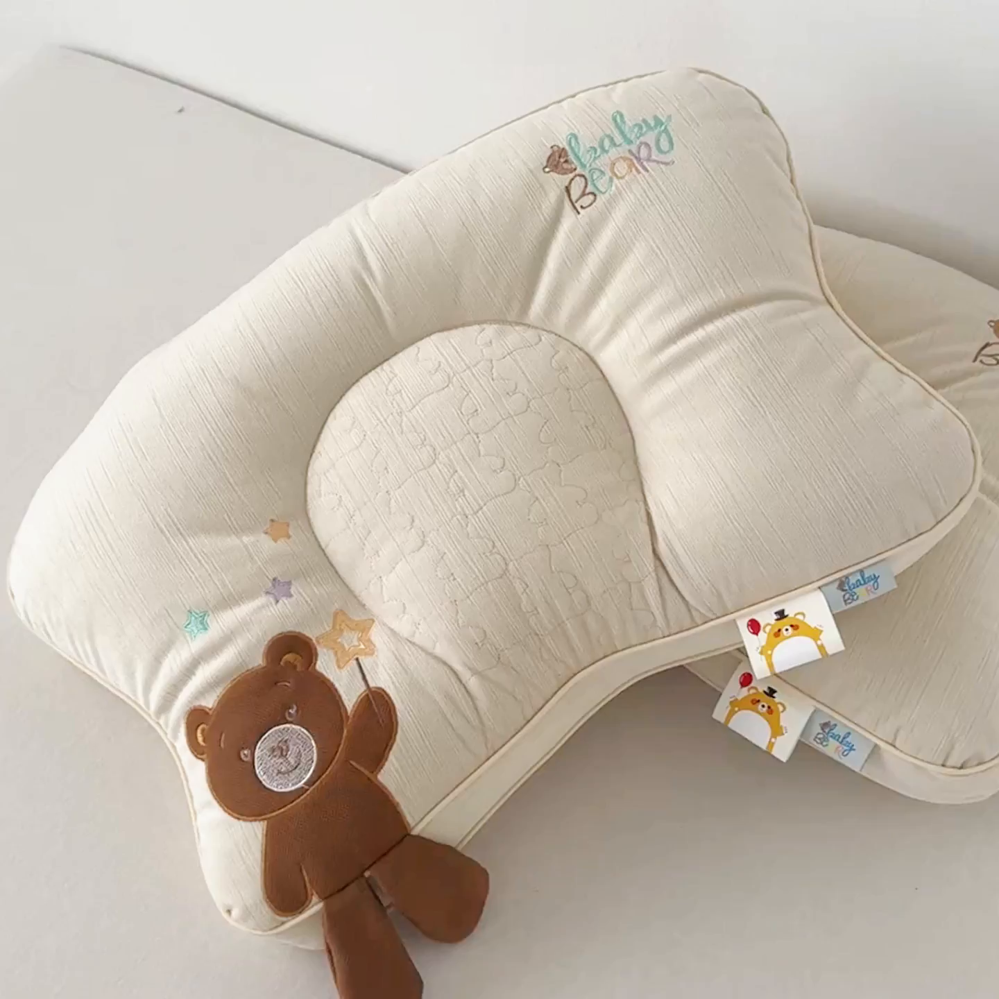 91家纺网 家纺一手货源 找家纺 （总）麦肯锡 2025新款奶糖熊安抚儿童枕枕头枕芯