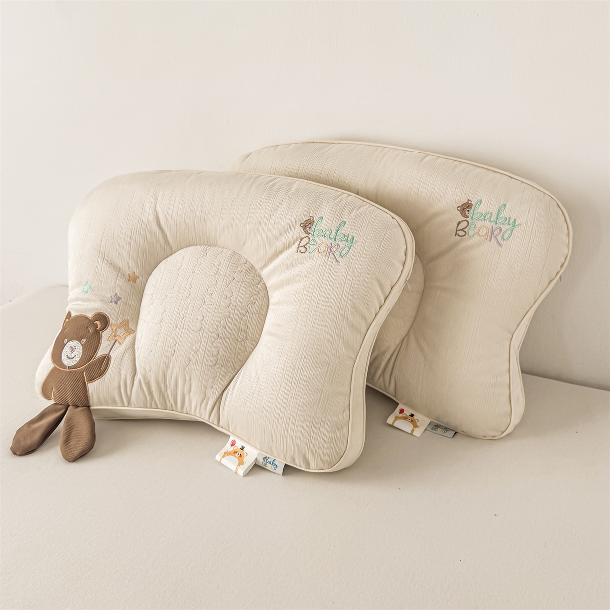 91家纺网 家纺一手货源 找家纺 （总）麦肯锡 2025新款奶糖熊安抚儿童枕枕头枕芯