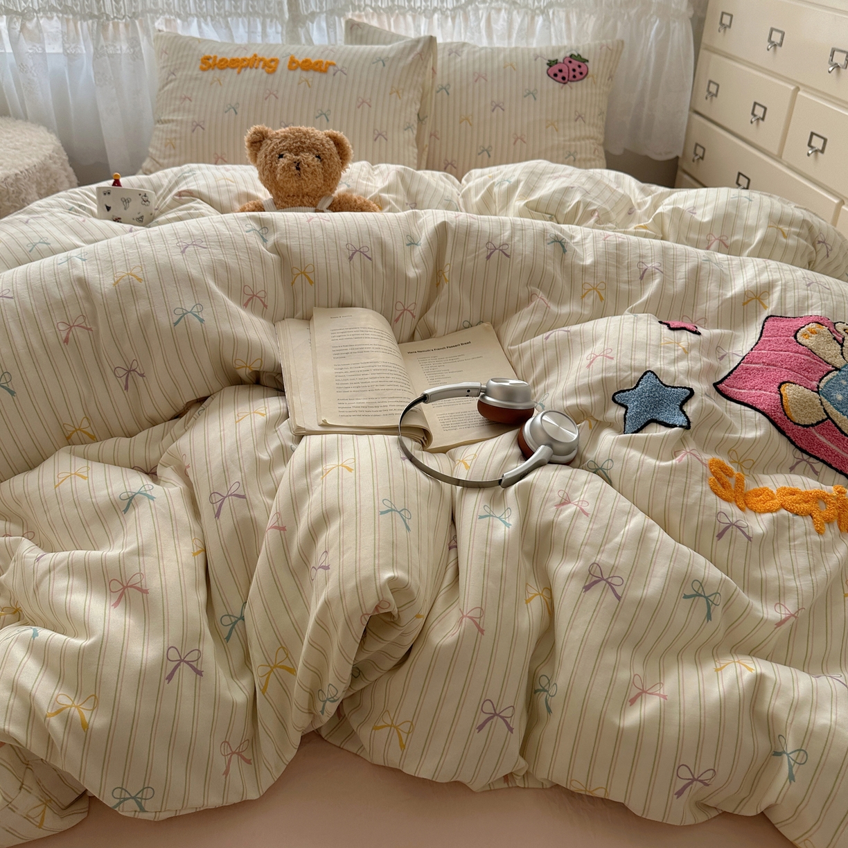 91家纺网 家纺一手货源 找家纺 盼季家纺 2025年A类毛巾绣水洗棉床上用品四件套学生宿舍床单被套三件套（含买家秀） 毛巾绣-躺平小熊