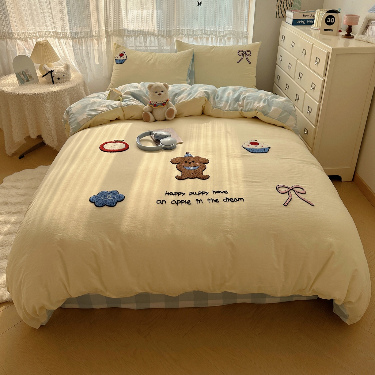 91家纺网 家纺一手货源 找家纺 盼季家纺 2025年A类毛巾绣水洗棉床上用品四件套学生宿舍床单被套三件套（含买家秀） 毛巾绣-蓝格丝带酱