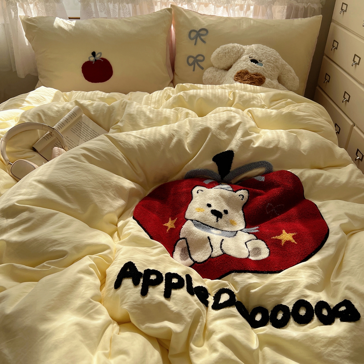 91家纺网 家纺一手货源 找家纺 盼季家纺 2025年A类毛巾绣水洗棉床上用品四件套学生宿舍床单被套三件套（含买家秀） 毛巾绣-丝带苹果汪汪