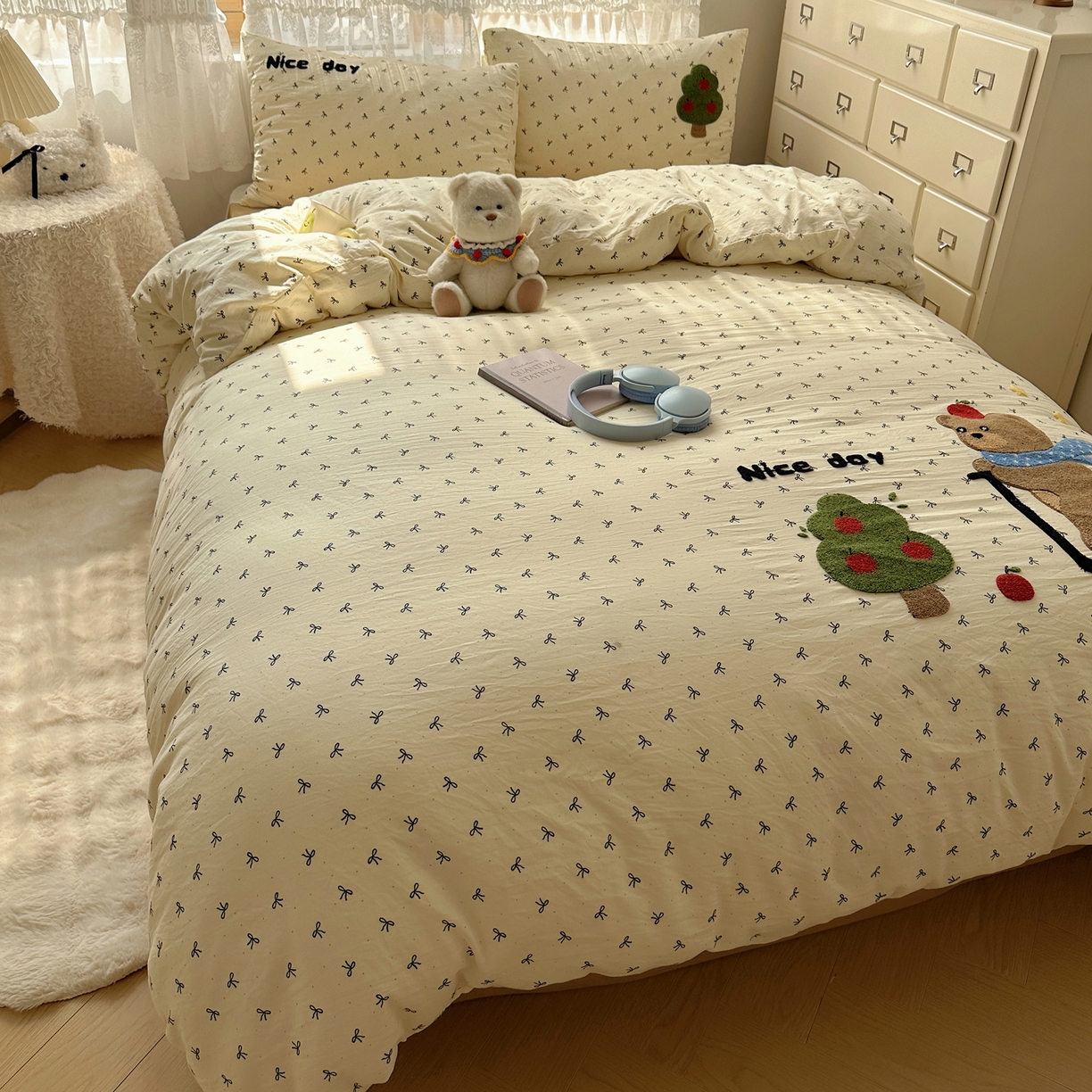 91家纺网 家纺一手货源 找家纺 盼季家纺 2025年A类毛巾绣水洗棉床上用品四件套学生宿舍床单被套三件套（含买家秀） 毛巾绣-滑板小熊