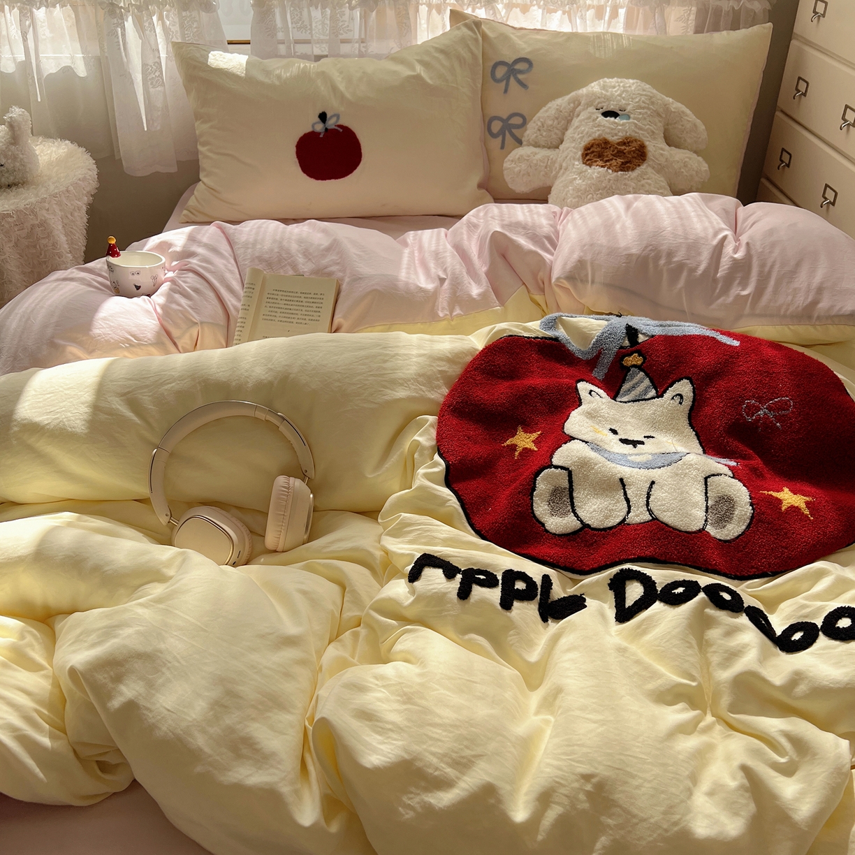 91家纺网 家纺一手货源 找家纺 盼季家纺 2025年A类毛巾绣水洗棉床上用品四件套学生宿舍床单被套三件套（含买家秀） 毛巾绣-丝带苹果汪汪