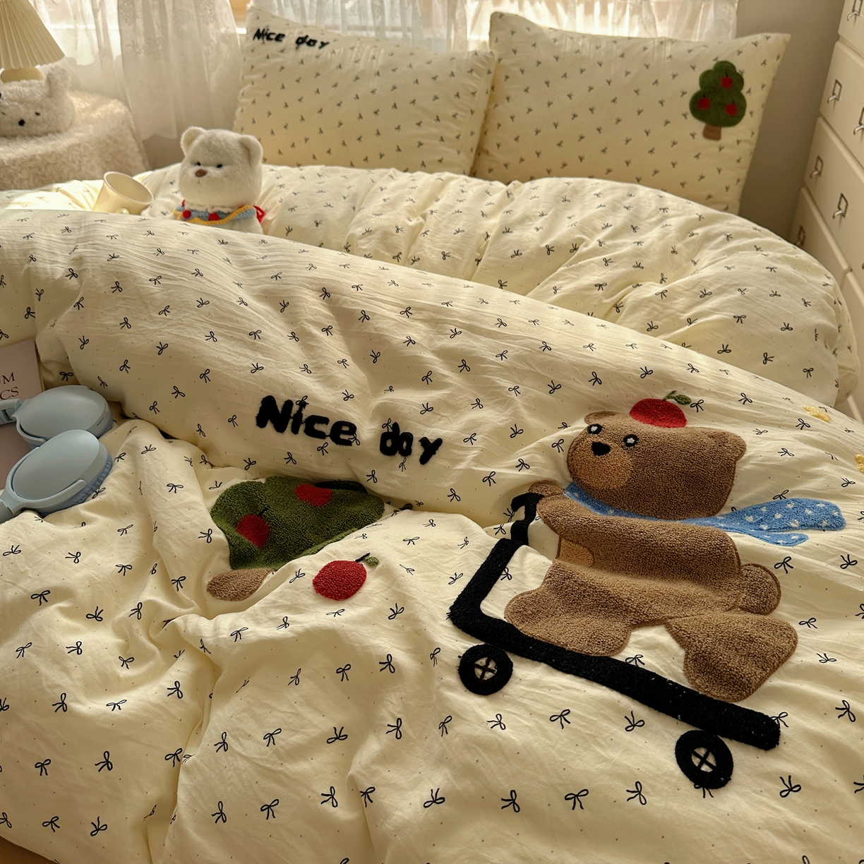 91家纺网 家纺一手货源 找家纺 盼季家纺 2025年A类毛巾绣水洗棉床上用品四件套学生宿舍床单被套三件套（含买家秀） 毛巾绣-滑板小熊