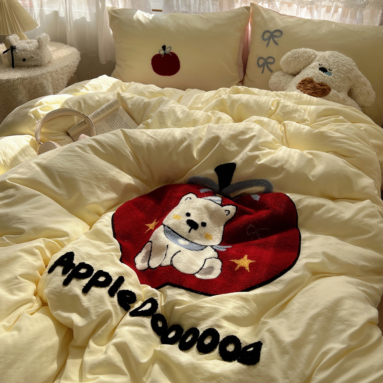 91家纺网 家纺一手货源 找家纺 盼季家纺 2025年A类毛巾绣水洗棉床上用品四件套学生宿舍床单被套三件套（含买家秀） 毛巾绣-丝带苹果汪汪