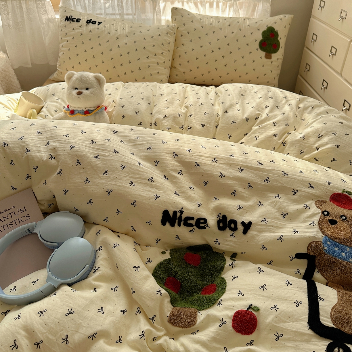 91家纺网 家纺一手货源 找家纺 盼季家纺 2025年A类毛巾绣水洗棉床上用品四件套学生宿舍床单被套三件套（含买家秀） 毛巾绣-滑板小熊