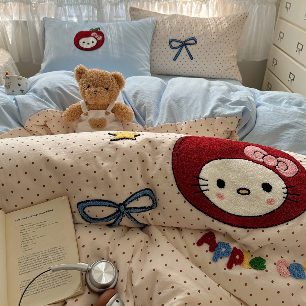 91家纺网 家纺一手货源 找家纺 盼季家纺 2025年A类毛巾绣水洗棉床上用品四件套学生宿舍床单被套三件套（含买家秀） 毛巾绣-波点苹果猫